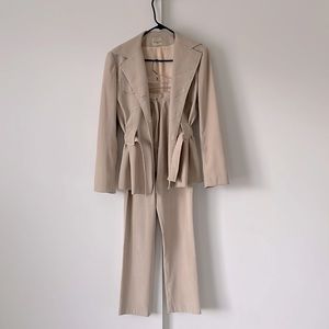 Vintage suit, made in France. Inseam 29”. Waist 27”